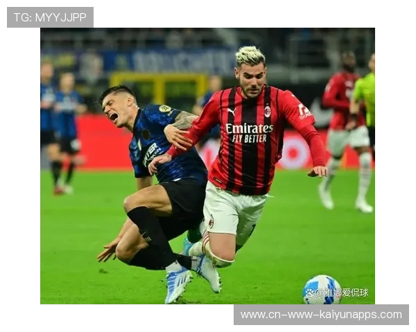 AC米兰侧翼的回敲使禁区内人员迎来空档
